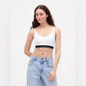 NWT Gap × BÉIS Seamless Logo Sports Bra White Small